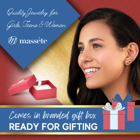 Presentation of the 14k gold nose stud in a jewelry box Presentation of the 14k gold nose stud in a jewelry box