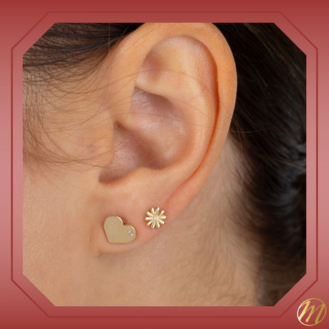 14k Yellow Gold Small Daisy Flower Earrings Stud with Diamond in Center Covered Screwback Closure
