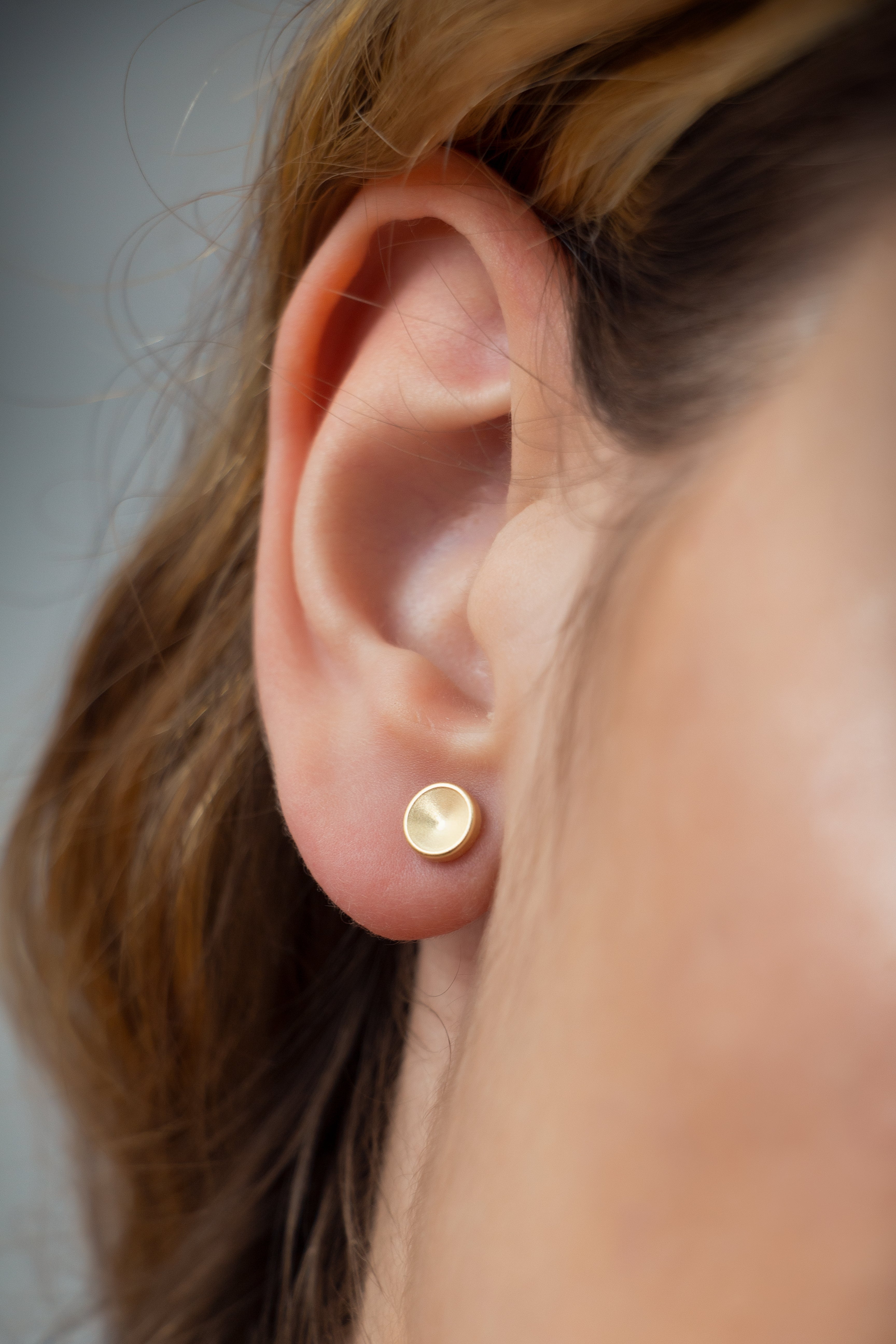 14k Yellow Gold Concave Button Disc Small Earrings Stud Post Satin Finish Screwback Closure